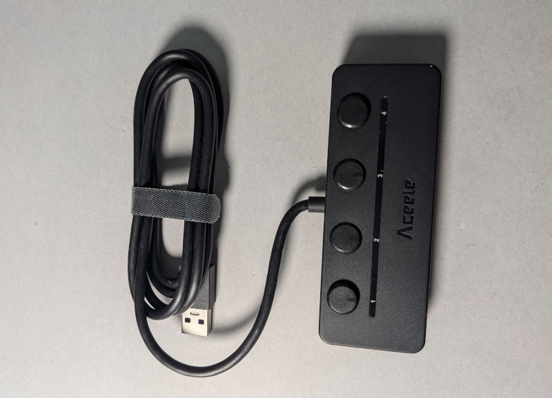 AceeleUSBハブを上から見たところ